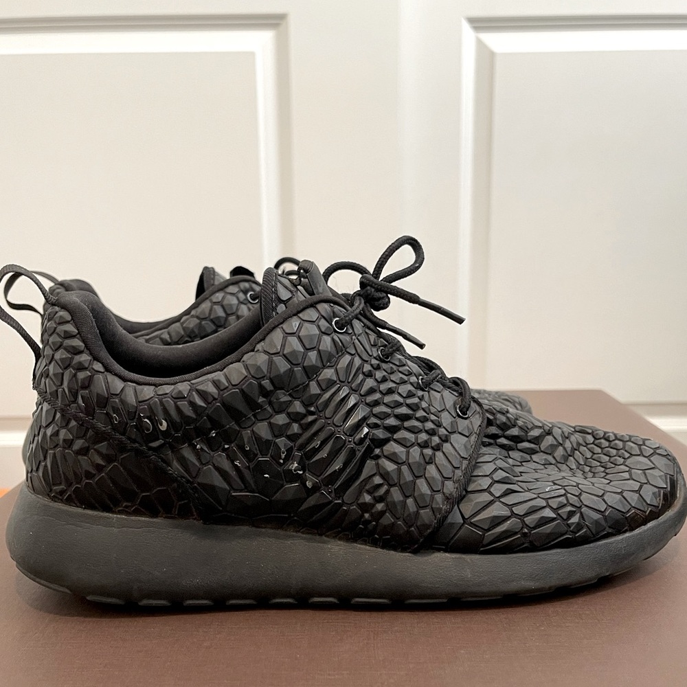 Nike Black Facetted Design Sneakers